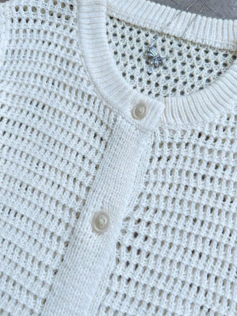 White Casual Knit Women's Short Sleeve Cardigan with Buttons